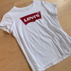 Classic Women’s Levi’s Tee